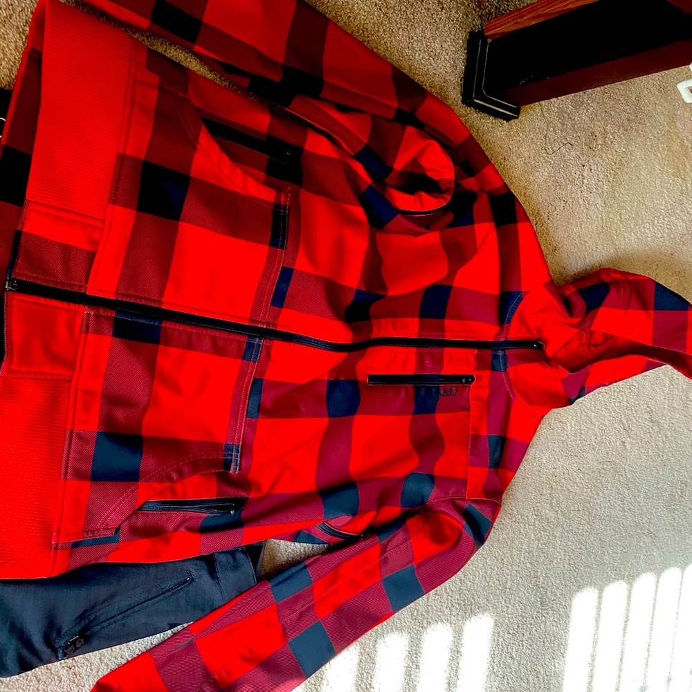 Burton ski/snowboard jacket red and black checkered Size large likebrand new